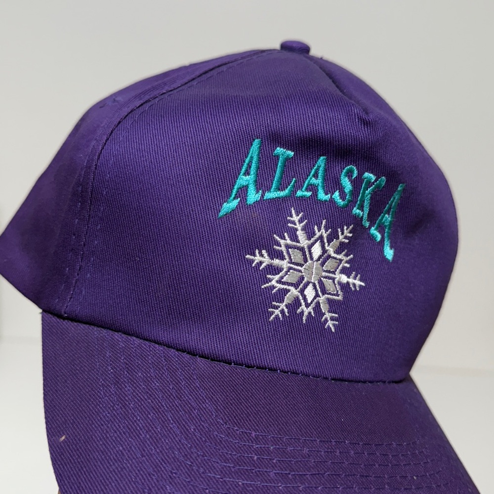 Vintage 80’s Alaska Adjustable Hat with Snowflake - Picture 7 of 10